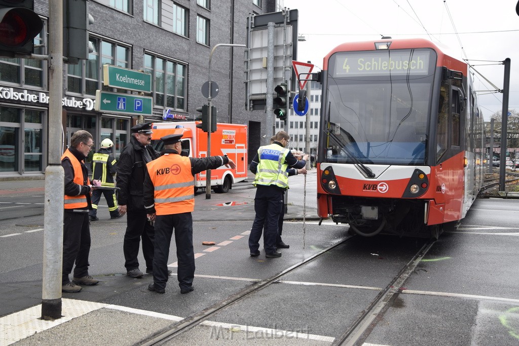 VU PKW KVB Bahn Koeln Deutz Deutz Muelheimerstr P29.JPG - Miklos Laubert